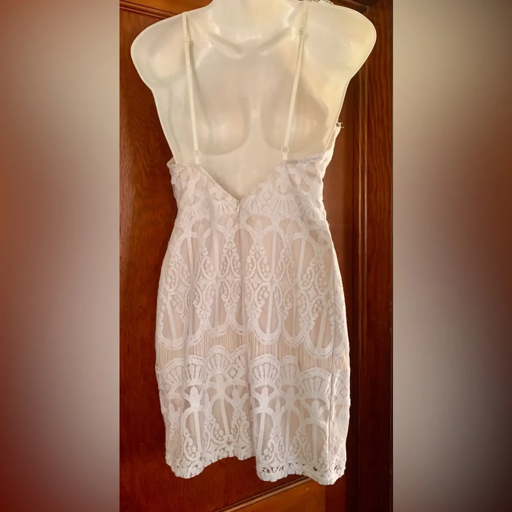 Tobi lace overlay beige with white lace dress with fringed trim Women’s Medium M - Picture 5 of 8